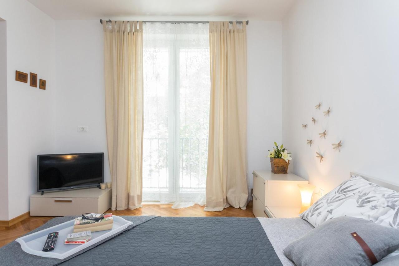 Luxury Bonbon Next To Banje And Old Town, Great Location Apartment